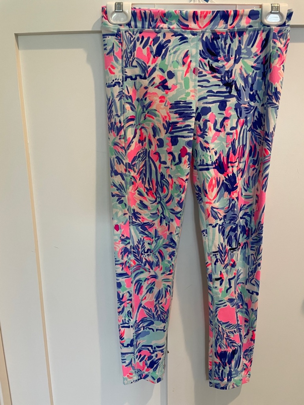 Lilly Pulitzer Luxletic Leggings Girl's (8-10)
Large